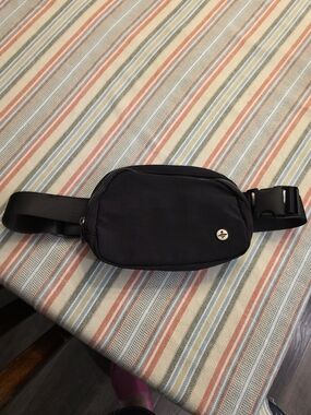 HALARA Black Crossbody Belt Bag